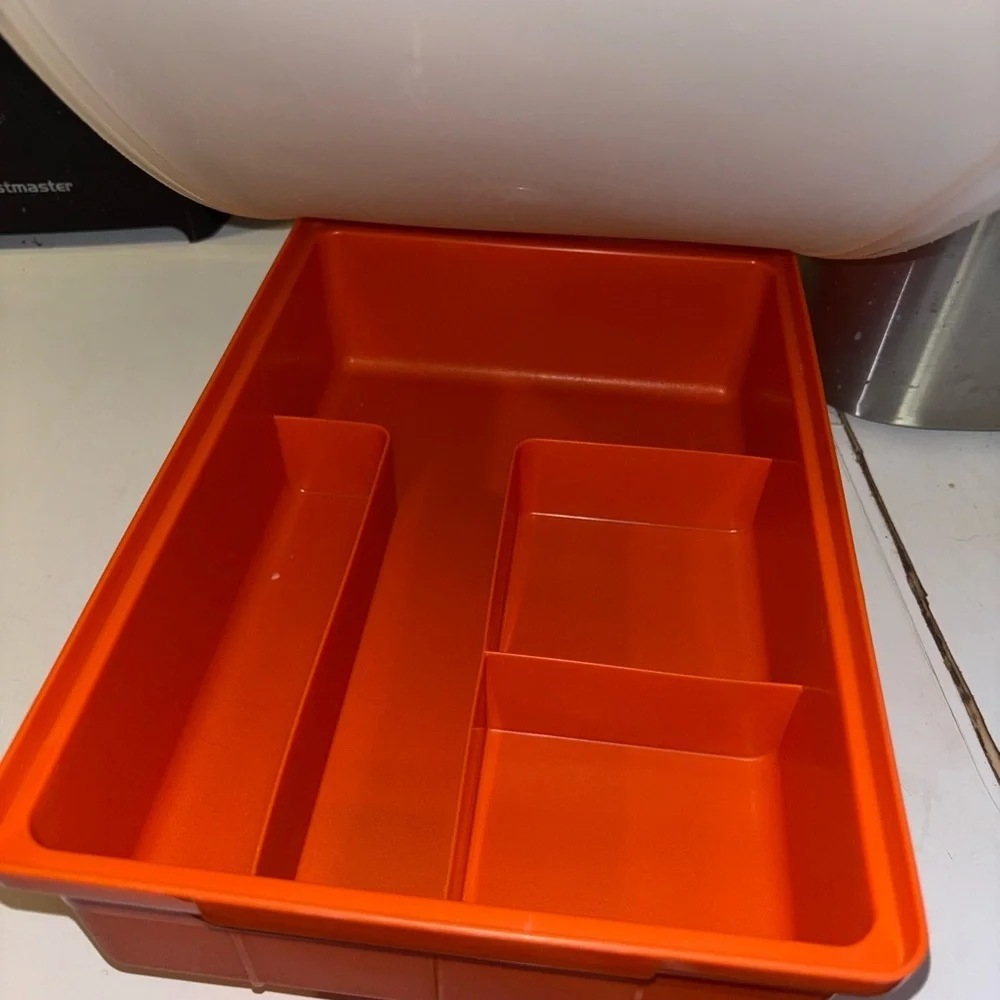 Tupperware Tuppercraft organizer or cracker keeper